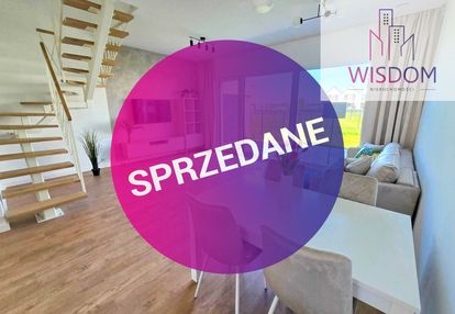 Wykończony z meblami dom w różnowie