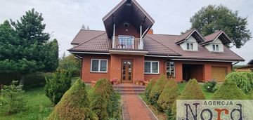 Dom w pobliżu jeziora