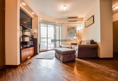 Trzypokojowe na starym mieście w apartamentowcu