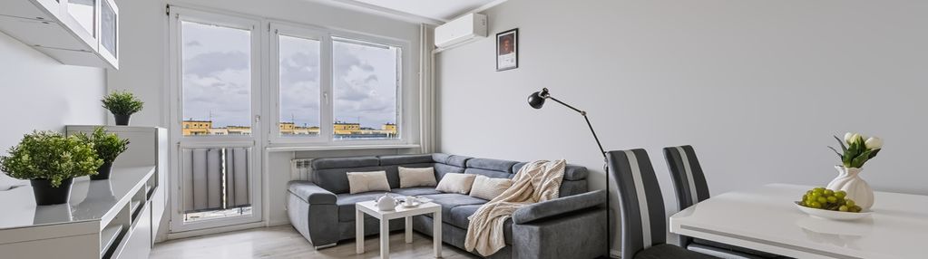 Oddzielna jasna kuchnia i blisko metra i ciche i