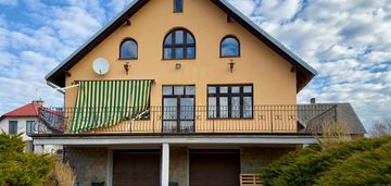 Dom wolnostojący nad jeziorem otomin