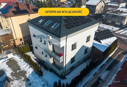 Budynek z 6 niezależnymi apartamentami.