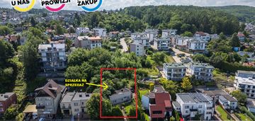 Działka z potencjałem: dom do wyburzenia na granic