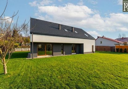 Słoneczny wolnostojący dom z 4 sypialniami i garażem. południowy salon!