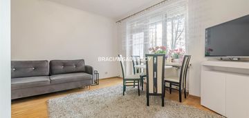 Kawalerka w łagiewnikach z przestronną kuchnią!