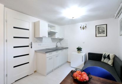 Umeblowana kawalerka w kameralnym budynku-zacisze