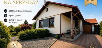 Parterowy dom  z tarasem i pięknym ogrodem.