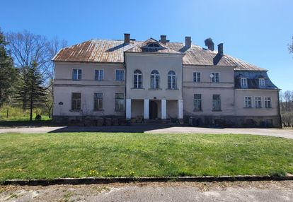 Pałac z xviii wieku w gostkowie koło bytowa
