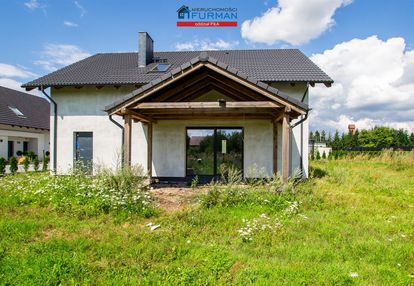 Dom wolnostojący w stanie deweloperskim.