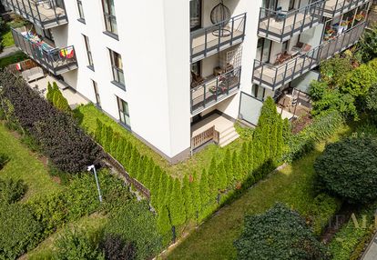 3 pokojowe mieszkanie z dużym ogrodem. basen/sauna