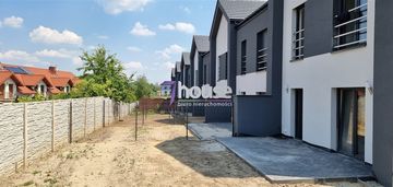 Nowe domy w zabudowie szeregowej-w ścisłym centrum