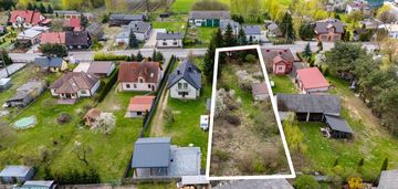 Działka budowlana z mediami, ogrodzona 1358 m²
