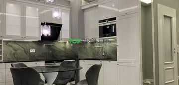 Eleganckie dwa pokoje w centrum, garaż