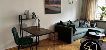 Dwupokojowe mieszkanie na powiślu