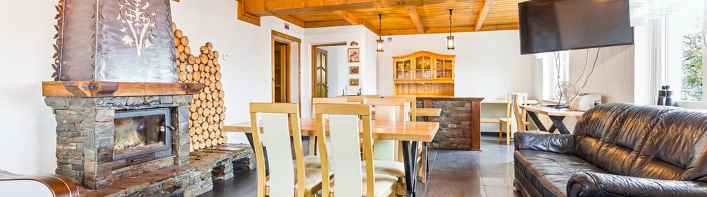 Widokowy dom w czarnej górze