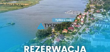 Dom w linii brzegowej z widokiem na sol marine