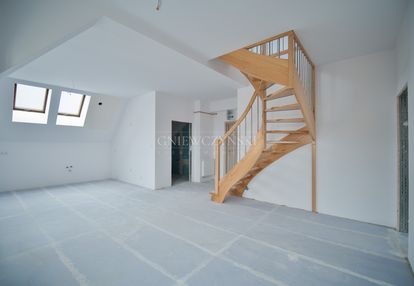 Dwupoziomowe, podwyższony standard, wysokie