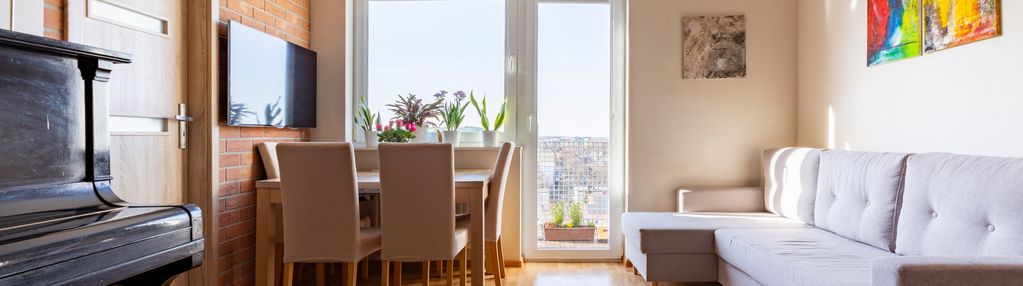 Piękny widok  na zatokę i panoramę miasta