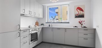 Miejsce na własną historię-balkon-komórka-cisza