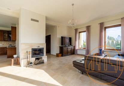 Piękna dwurodzinna willa przy granicy z w-wa