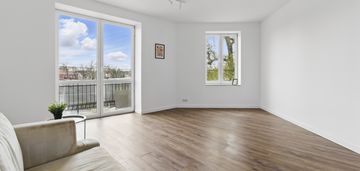 3 pokoje, kuchnia z jadalnią, balkon. piastów.