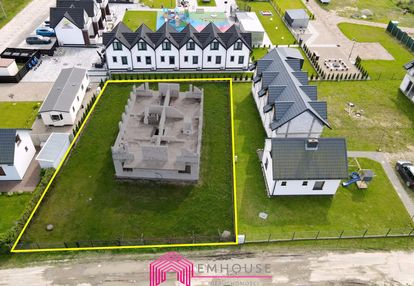 Działka z rozpoczętą budową