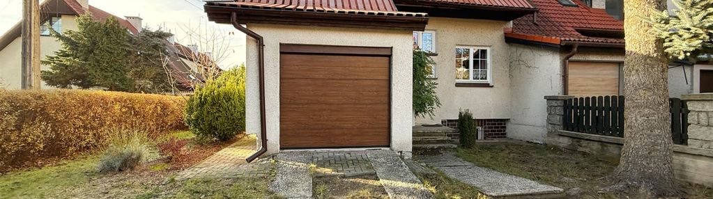 Dom w zabudowie szeregowej na jarotach