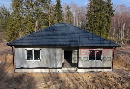 Wolnostojący, parterowy, nowoczesny.