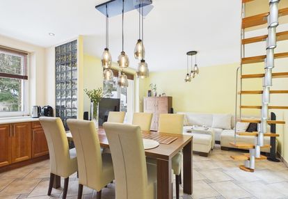 Przestronne dwupoziomowe mieszkanie blisko centrum