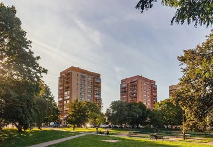 Azory. działka zabudowana budynkiem mu.