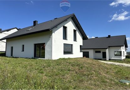 Nowoczesny dom z garażem dwustanowiskowym