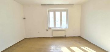 Parter w trzyrodzinnej willi w jaworze.