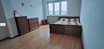 Przestronne mieszkanie 3 pokojowe na sadach