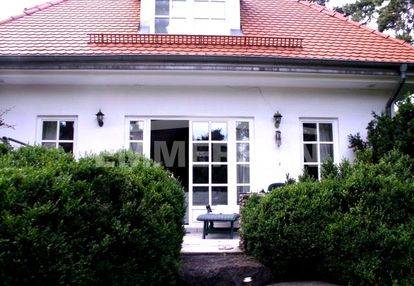 Rezydencja z basenem na sprzedaż