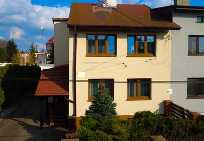 Połowa bliźniaka z ogrodem w centrum piastowa