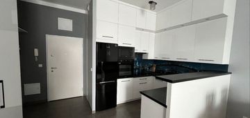 | w pełni umeblowane | winda | balkon |