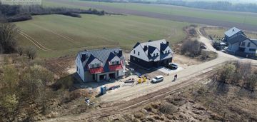 Piękny dom w zabudowie bliźniaczej w ujściu