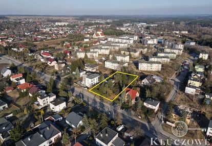 Kolejowa 32, 6 pokoi, duża działka.