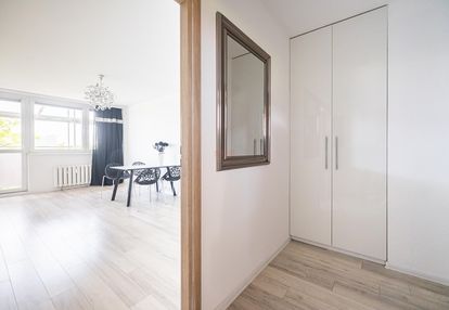 Rozkładowe dwa pokoje z balkonem i owartym widokiem na zieleń