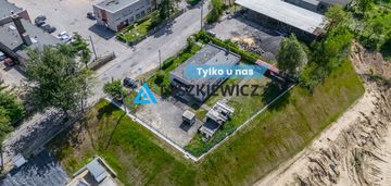 Budynek mieszkalno - biurowy z dużym parkingiem