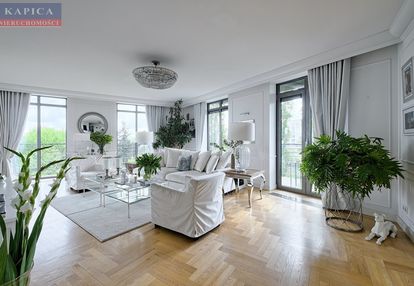Luksusowy apartament obok placu trzech krzyży
