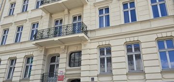 Apartament w odrestaurowanej kamienicy obok rynku