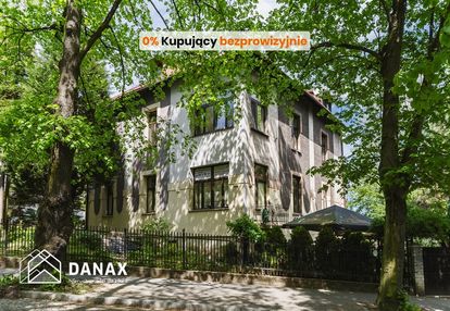 Duży dom wolnostojący na wzgórzu św. bronisławy.
