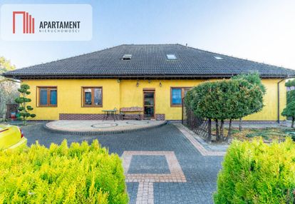 Dom: dwa mieszkania i przestrzeń na działalność