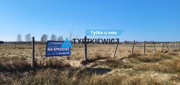 Zielone działki w nadmorskiej miejscowości