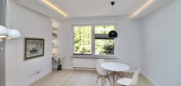 Skrajny szereg na kameralnym osiedlu + poddasze