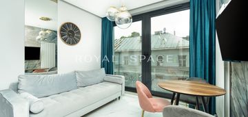 Studio z wydzieloną częścią sypialnianą