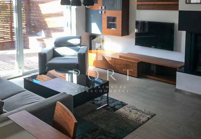 W pełni wyposażone z dużym ogrodem.