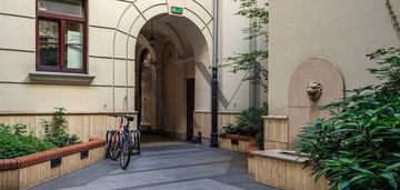 Kamienica wspólna 50, mieszkanie 84m2, śródmieście