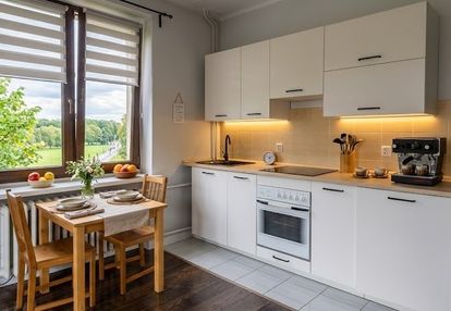 Dwa pokoje z balkonem, niski blok, wolne od gazu